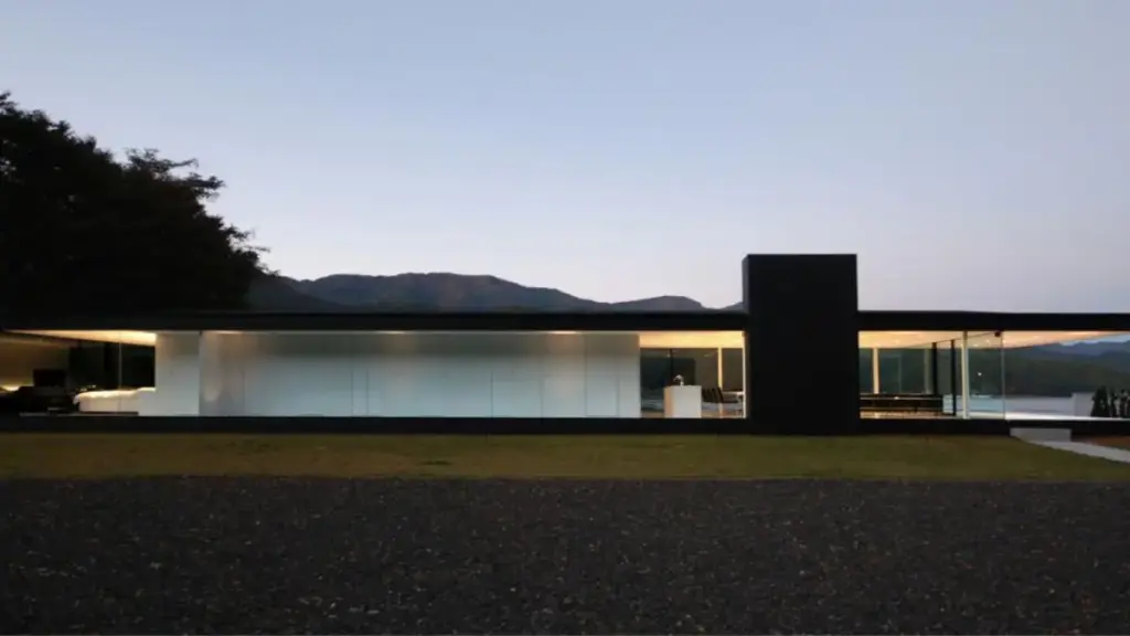 Las puertas de aluminio personalizadas mejoran el diseño sostenible de la arquitectura moderna