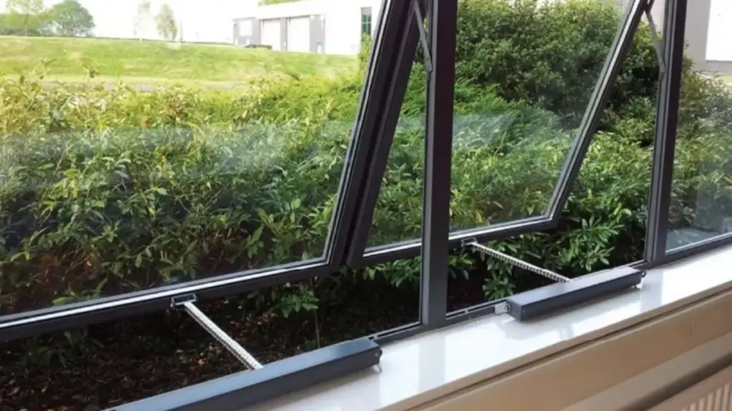 Awning vs. Tilt and Turn Windows Key Differences to Know