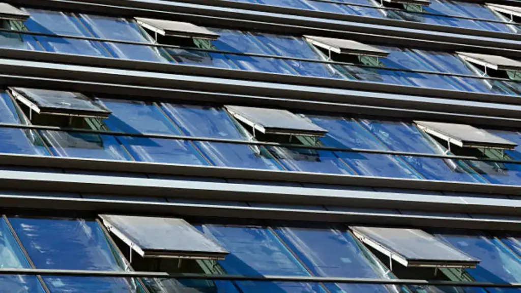 Tilt and turn windows in high rise buildings