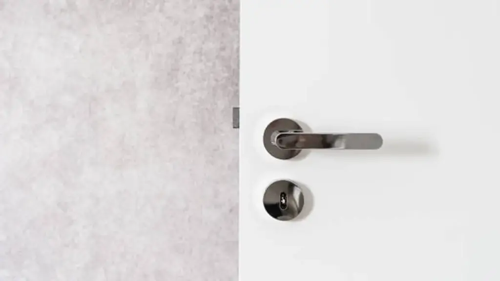 Puertas modernas de aluminio para habitaciones.